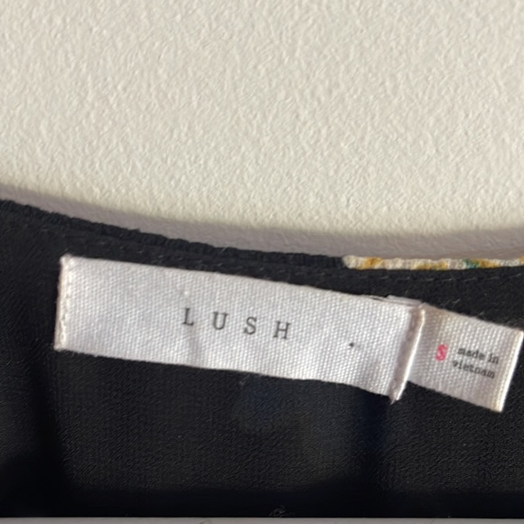 Nordstrom - Lush - Beautiful black floral dress size Small - Picture 4 of 7